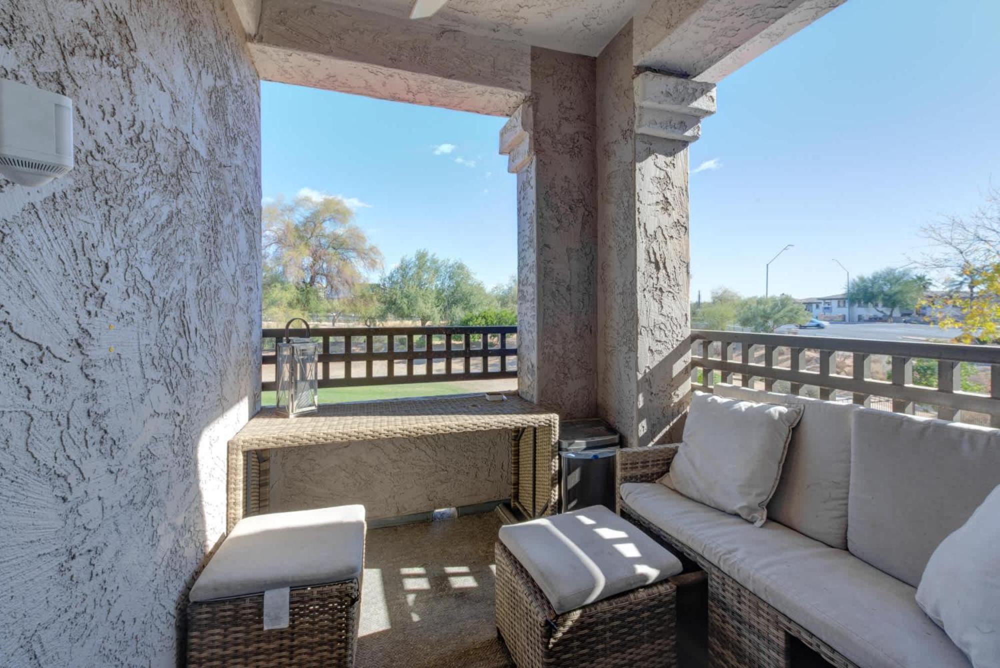 Lux Overlooks 9th Hole Near Golf Holiday home