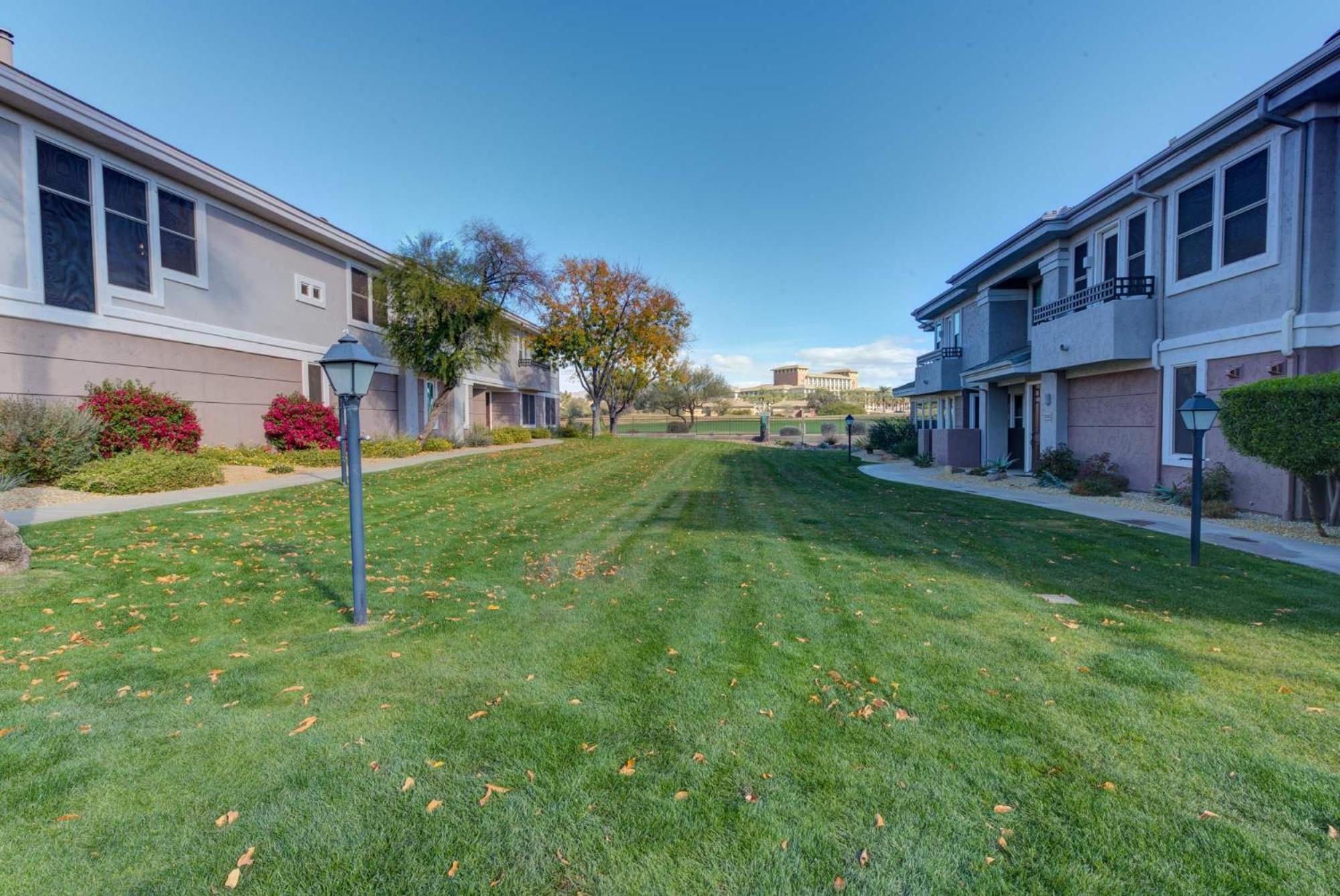 Lux Overlooks 9th Hole Near Golf Holiday home