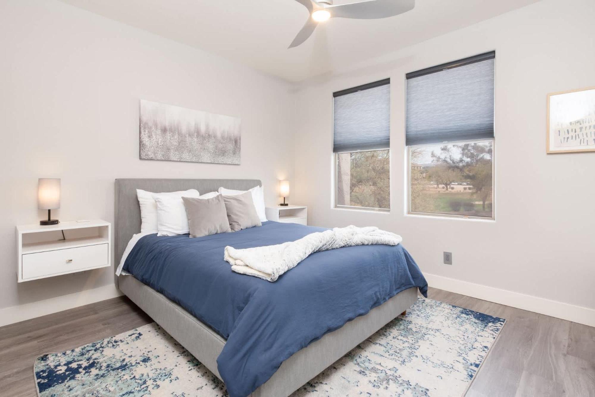 Lux Overlooks 9th Hole Near Golf Holiday home Scottsdale
