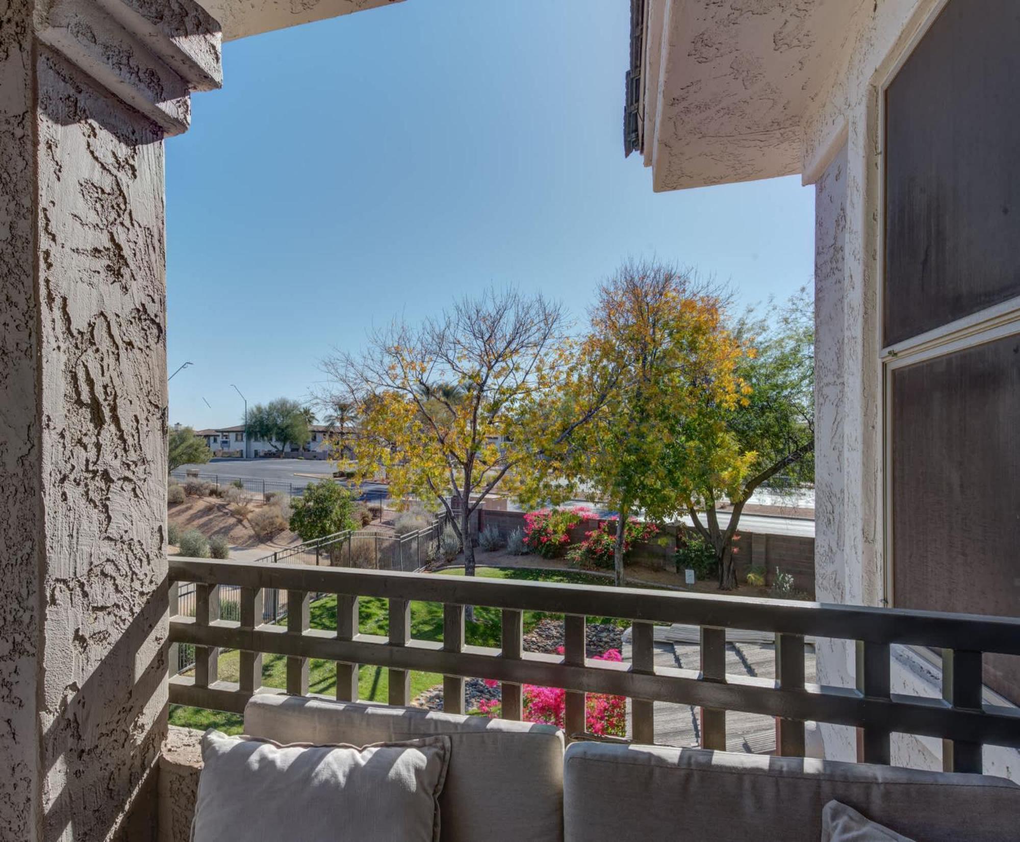 Lux Overlooks 9th Hole Near Golf Holiday home *