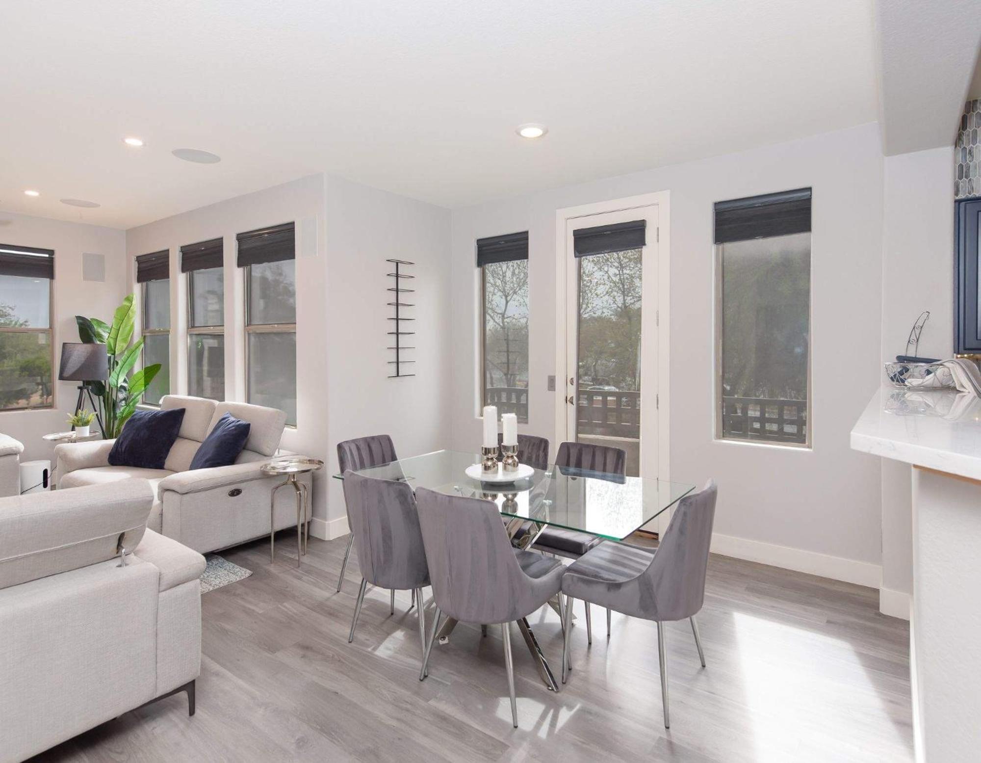 Lux Overlooks 9th Hole Near Golf Holiday home *