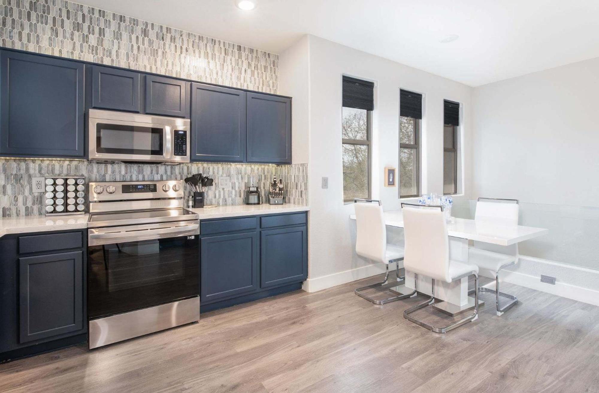 Lux Overlooks 9th Hole Near Golf Holiday home Scottsdale